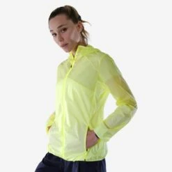 Quechua Veste Coupe Vent Ultra Légère De Randonnée Rapide Femme FH 500 Hélium Wind Jaune 7 Quechua Veste Coupe Vent Ultra Légère De Randonnée Rapide Femme FH 500 Hélium Wind Jaune -Quechua veste coupe vent ultra legere de randonnee rapide femme fh 500 helium wind jaune 2